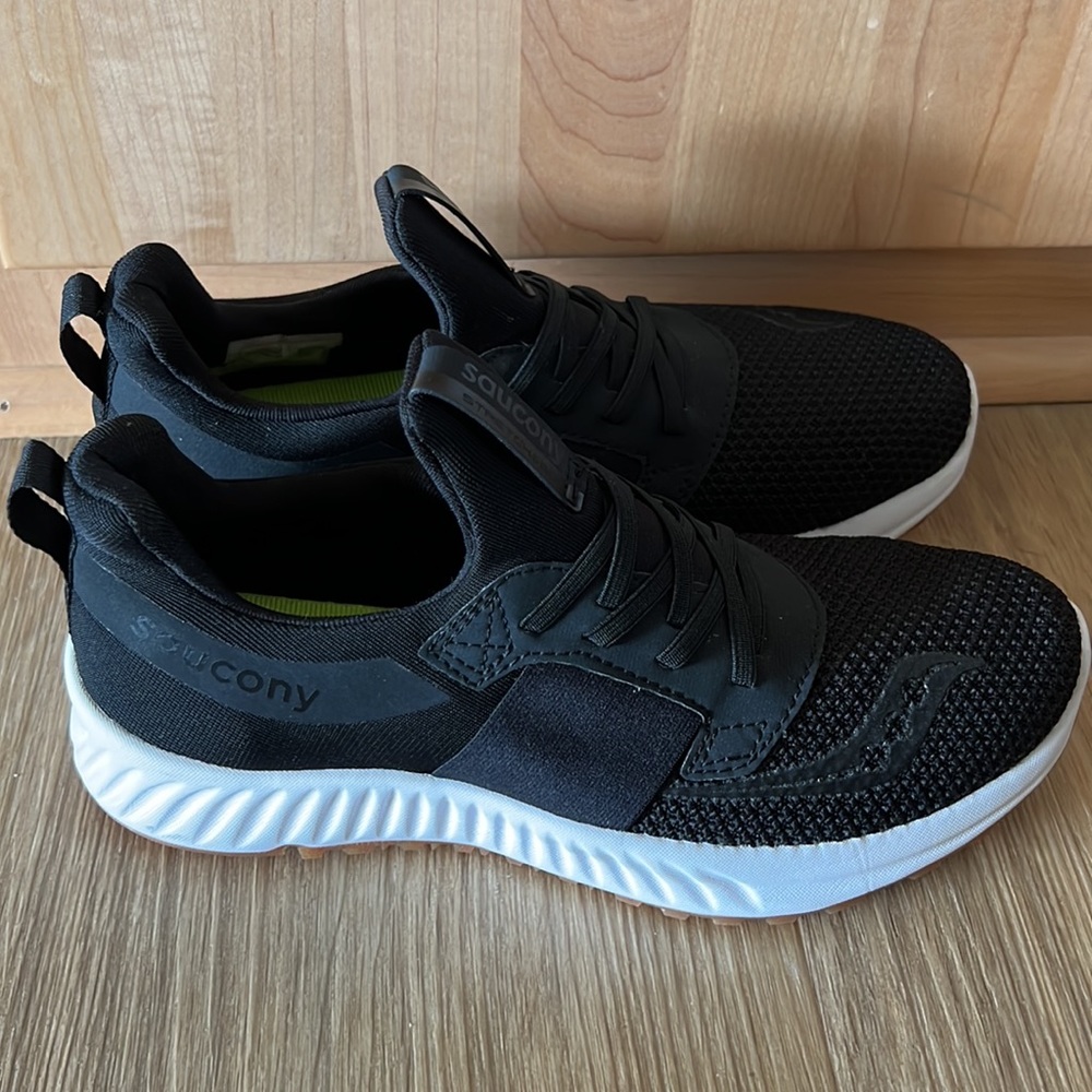 EUC Saucony athletic shoes, women’s size 7.5